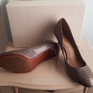 TAHARI never worn! Women's high heel